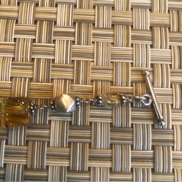 Simply Stunning  amber coloured bracelet with silver bead accents in between - Picture 10 of 13